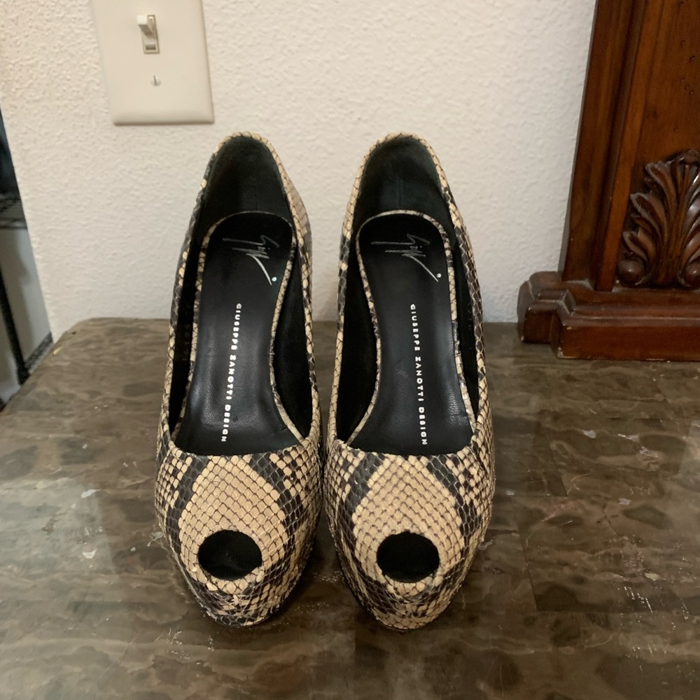 Giuseppe zanotti leather animal print pumps